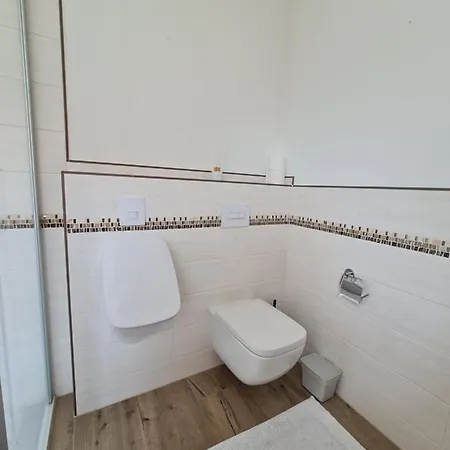 Private In Neubau Familienhaus * 알스펠트