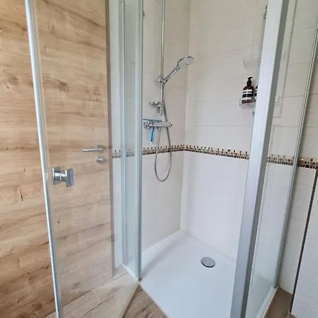 Private In Neubau Familienhaus 홈스테이 알스펠트