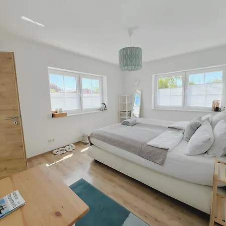 Private In Neubau Familienhaus 홈스테이 알스펠트