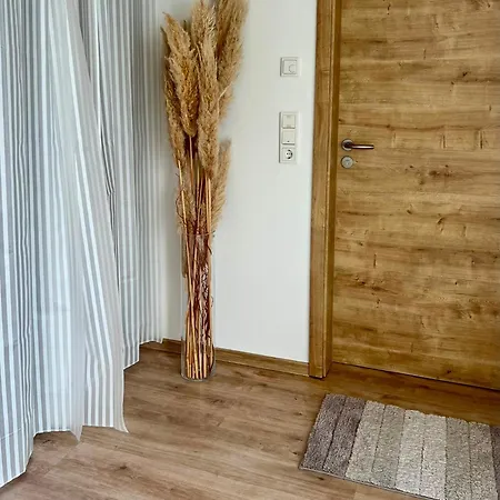 Private In Neubau Familienhaus Альсфельд